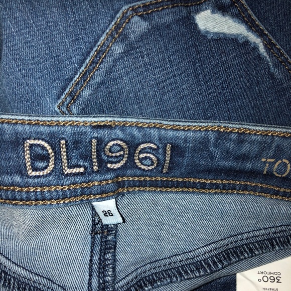 ***SOLD*** DL1961 Toni High Rise Cropped Jean in Bryant 26 - Picture 6 of 9